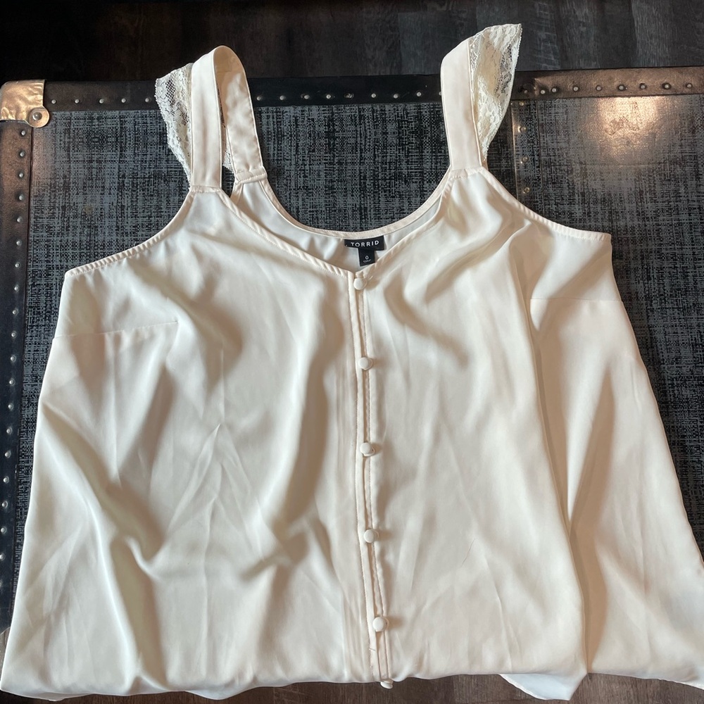 Torrid button down tank w/ lace. Size 0.